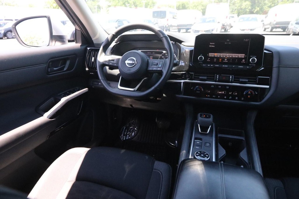 Nissan Pathfinder Vehicle Image 23