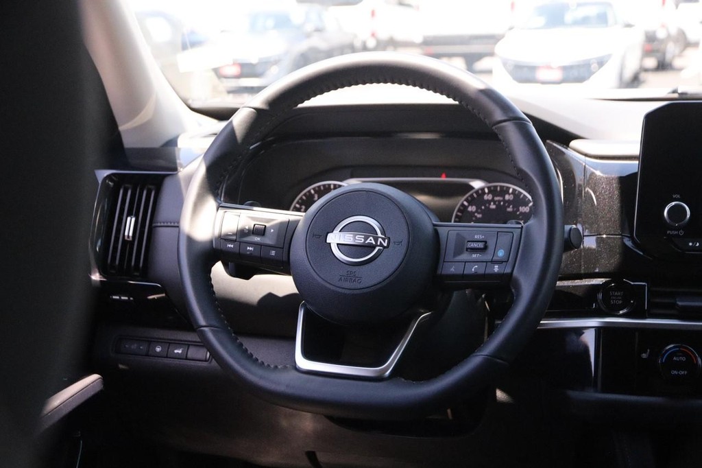 Nissan Pathfinder Vehicle Image 24