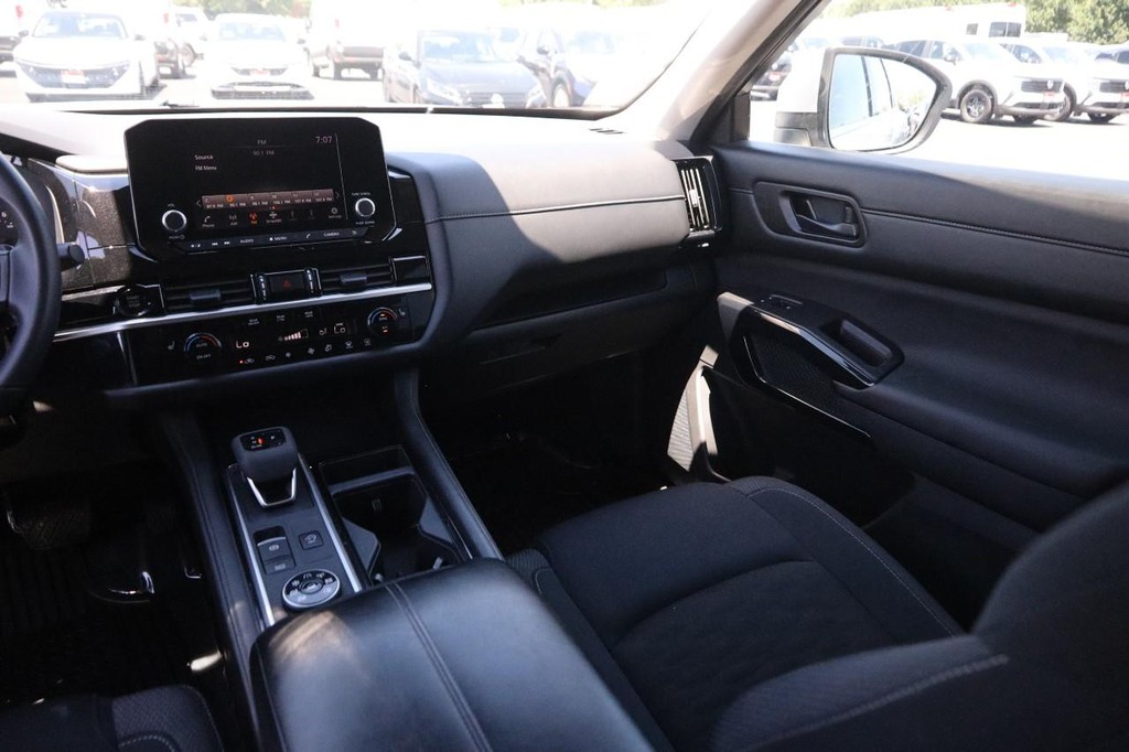 Nissan Pathfinder Vehicle Image 26
