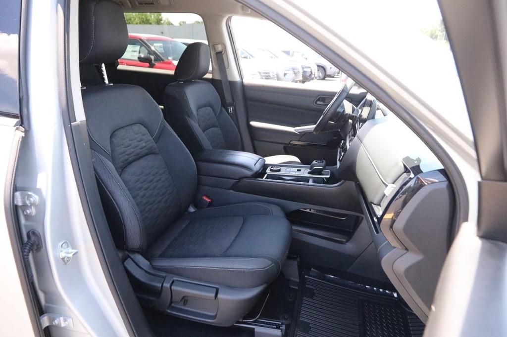 Nissan Pathfinder Vehicle Image 27