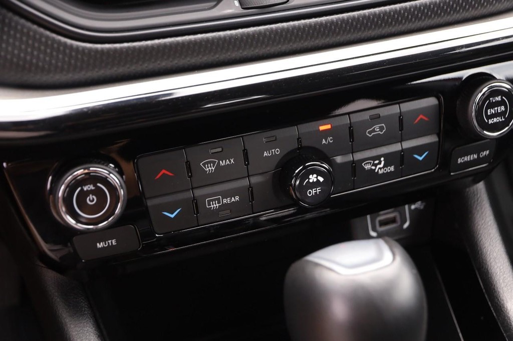 Jeep Compass Vehicle Image 17