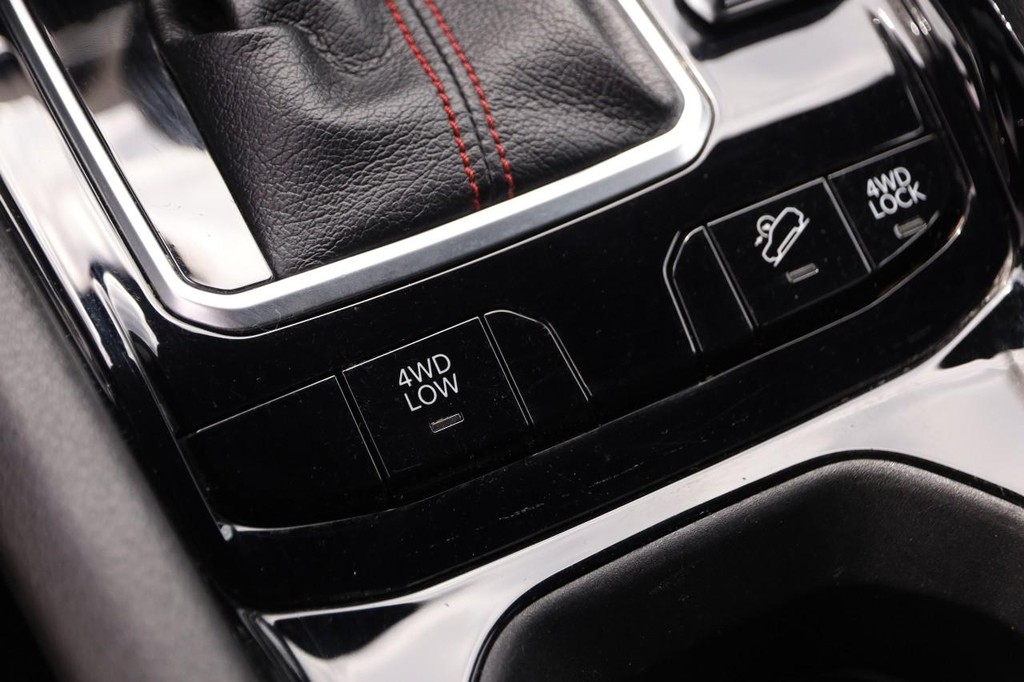 Jeep Compass Vehicle Image 18