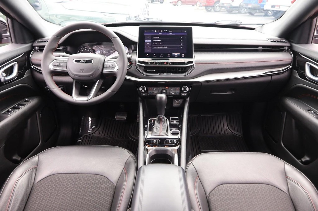 Jeep Compass Vehicle Image 20