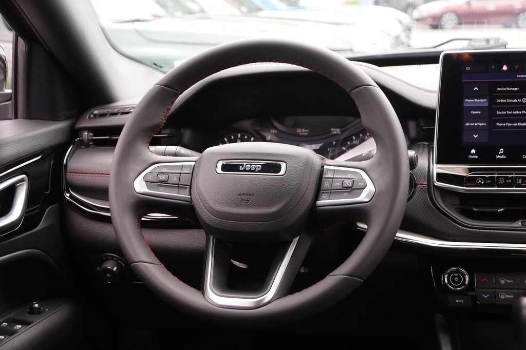 Jeep Compass Vehicle Image 22
