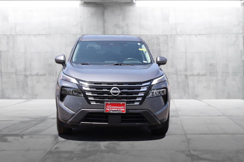 Nissan Rogue Vehicle Image 04