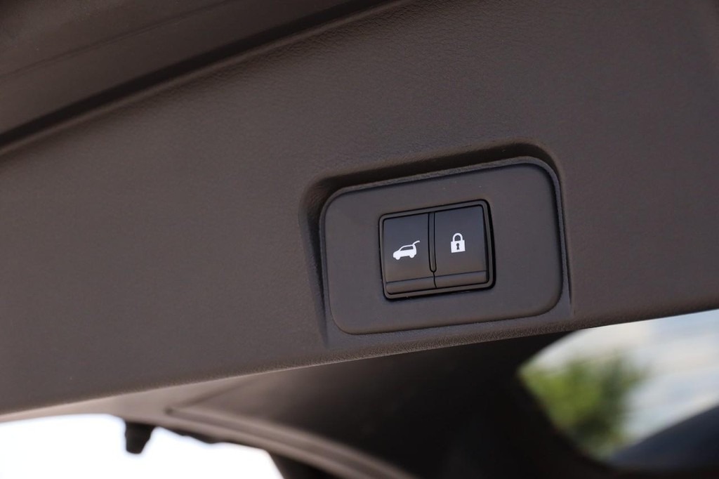 Nissan Rogue Vehicle Image 08