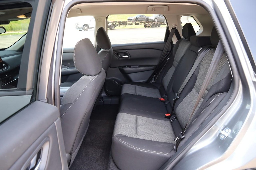 Nissan Rogue Vehicle Image 10