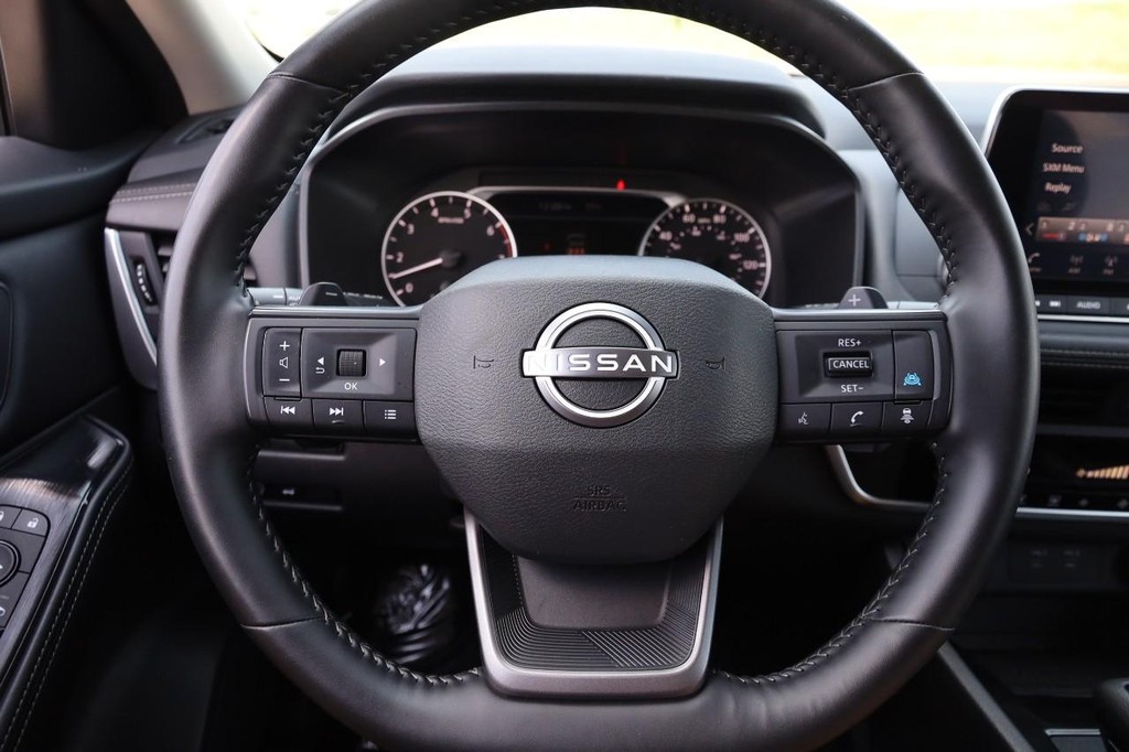 Nissan Rogue Vehicle Image 11