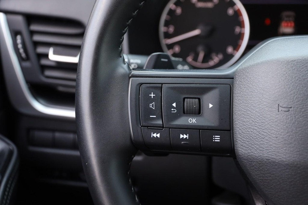 Nissan Rogue Vehicle Image 12