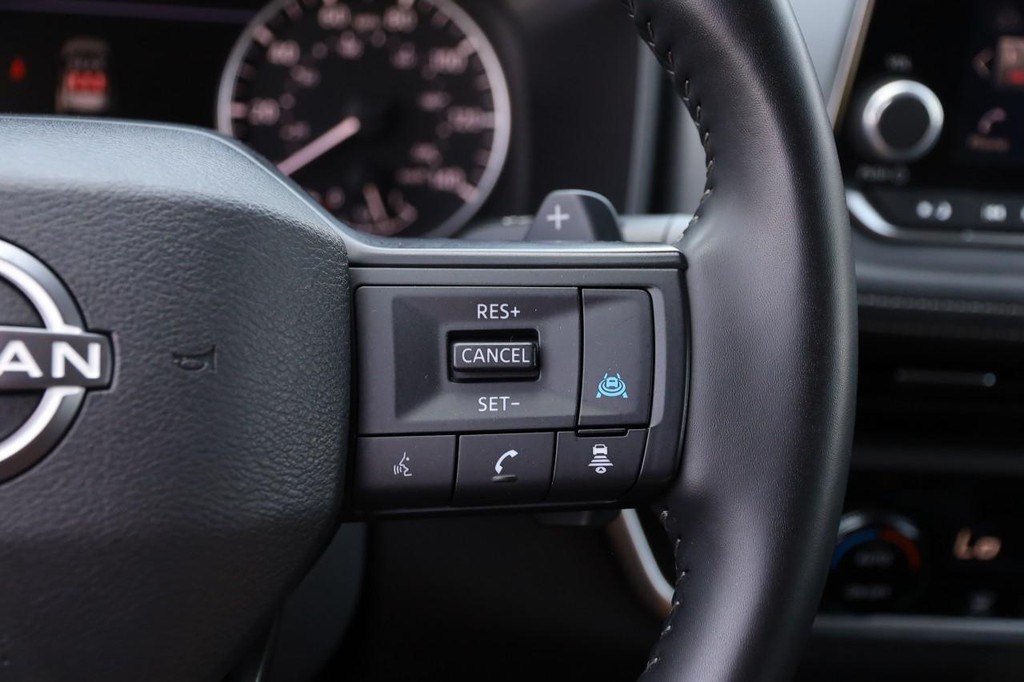 Nissan Rogue Vehicle Image 13