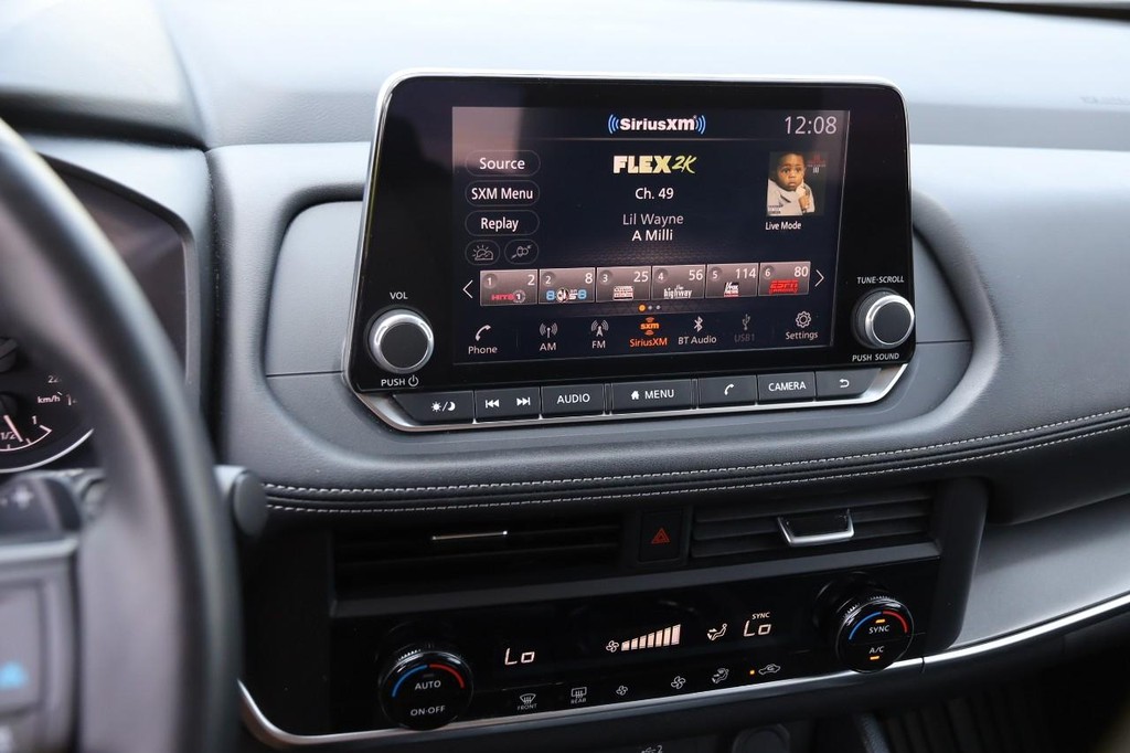 Nissan Rogue Vehicle Image 15