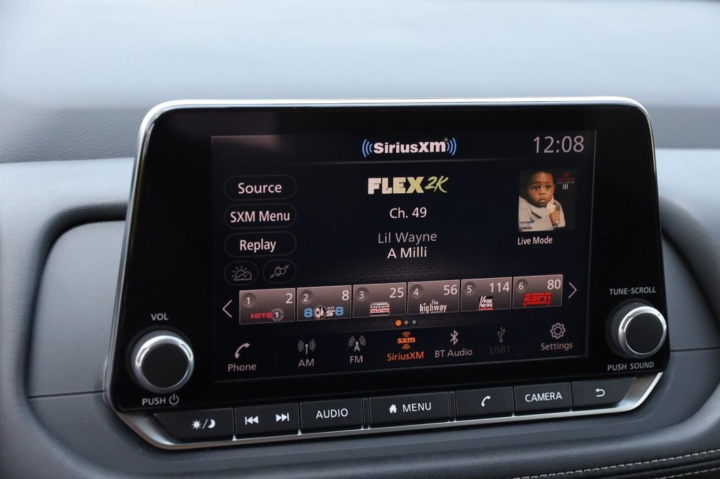 Nissan Rogue Vehicle Image 16