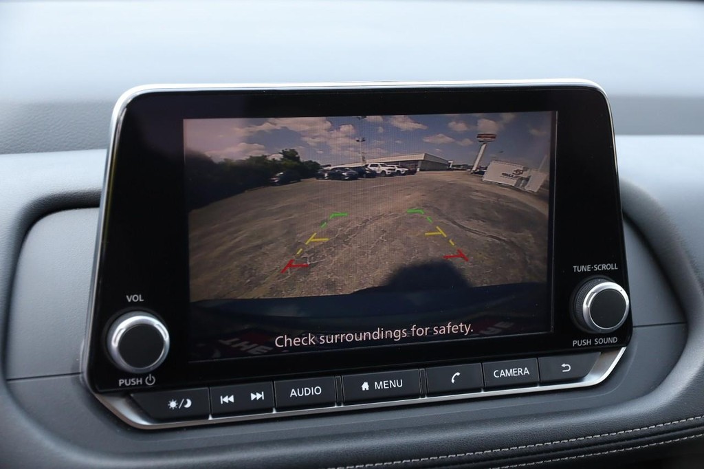 Nissan Rogue Vehicle Image 17