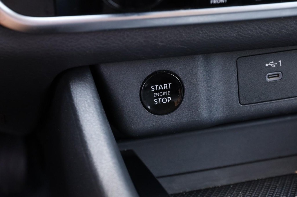 Nissan Rogue Vehicle Image 19