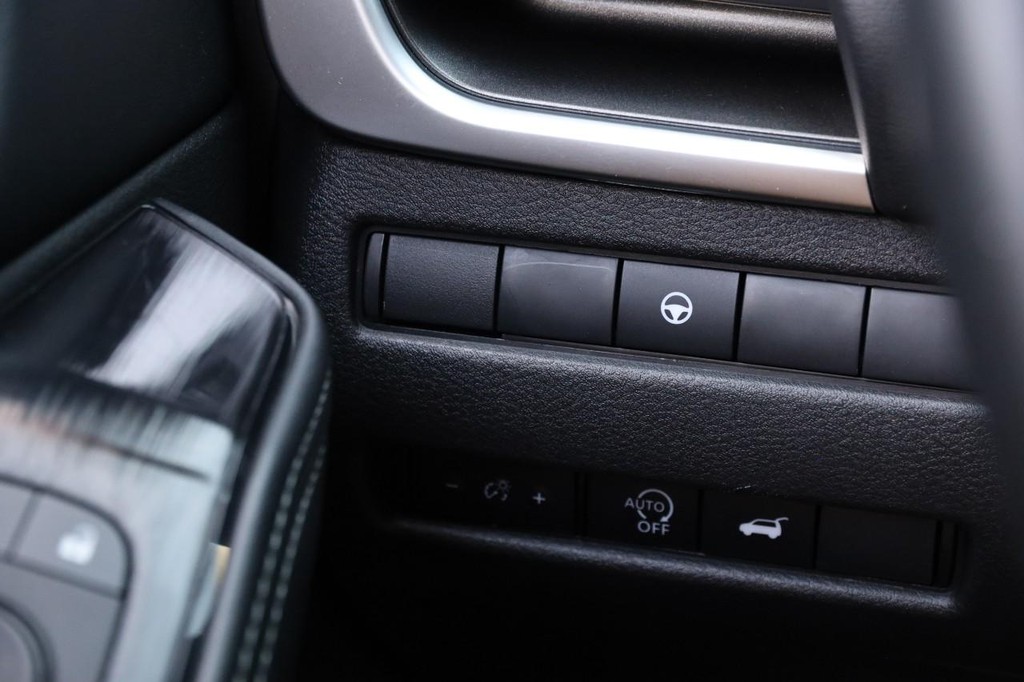 Nissan Rogue Vehicle Image 21