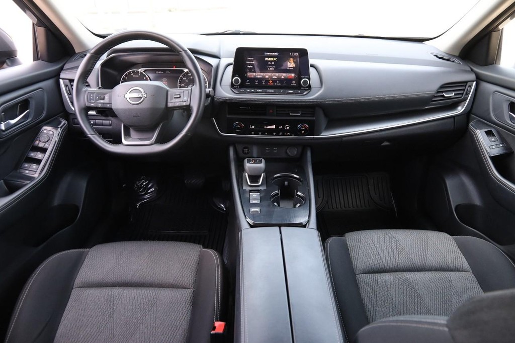 Nissan Rogue Vehicle Image 22