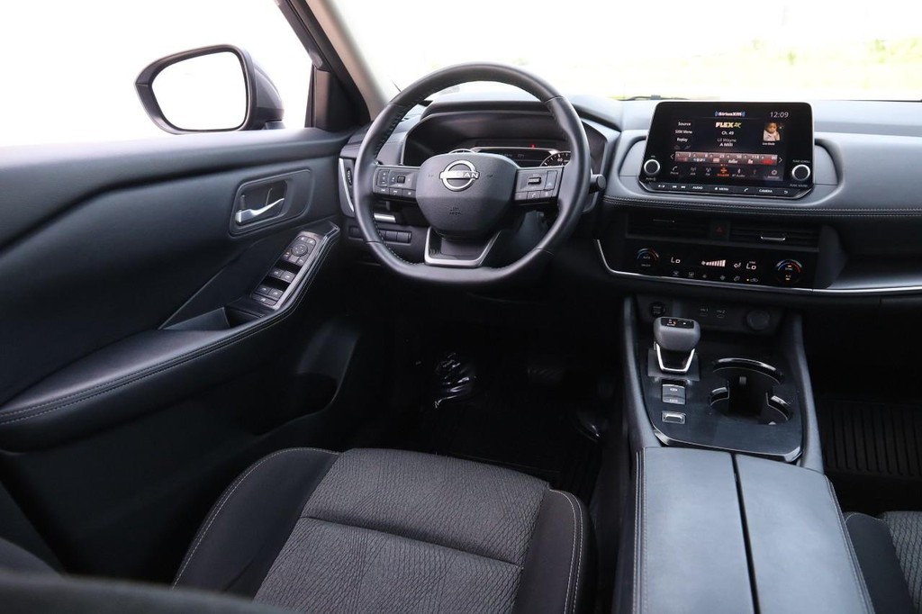 Nissan Rogue Vehicle Image 23