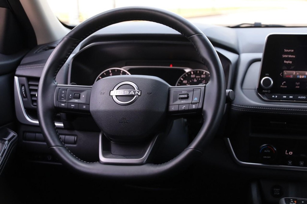 Nissan Rogue Vehicle Image 24