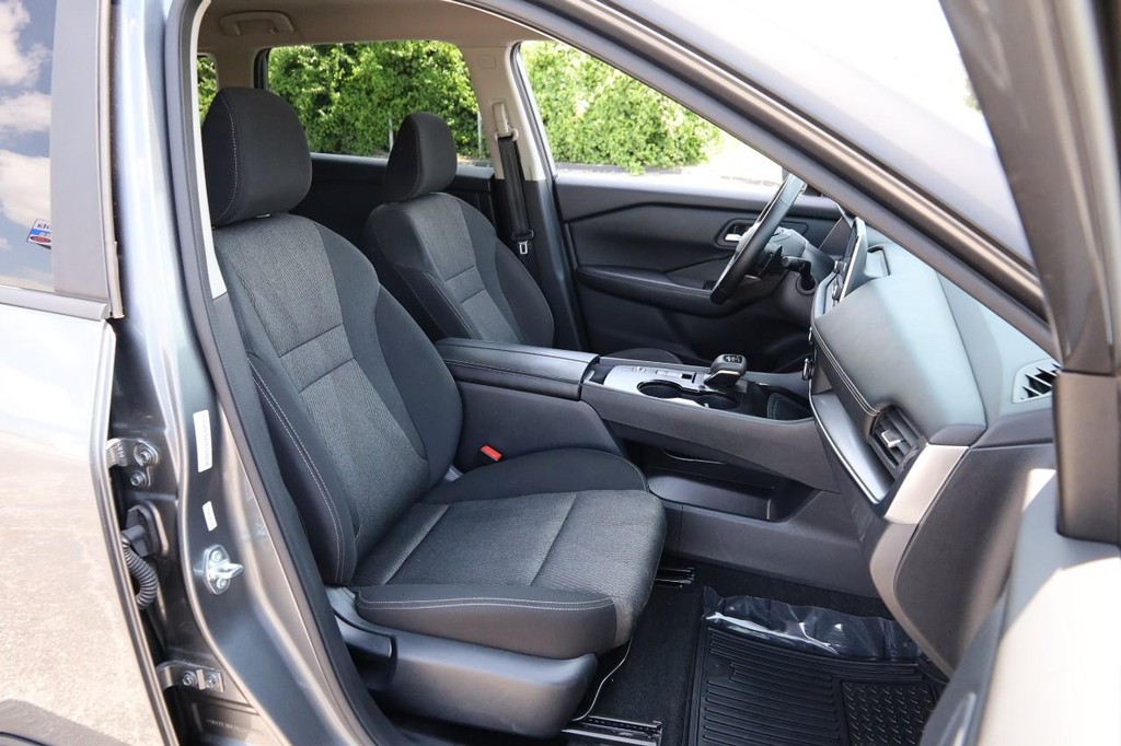 Nissan Rogue Vehicle Image 25