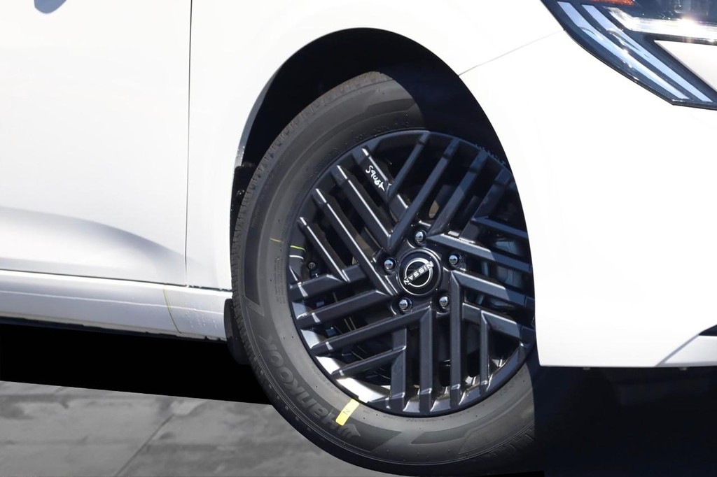 Nissan Sentra Vehicle Image 03