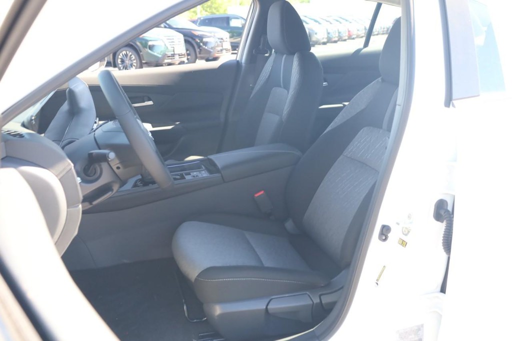 Nissan Sentra Vehicle Image 08