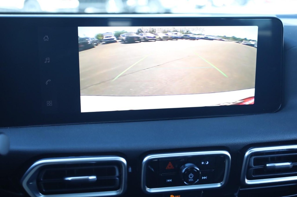 Nissan Sentra Vehicle Image 12