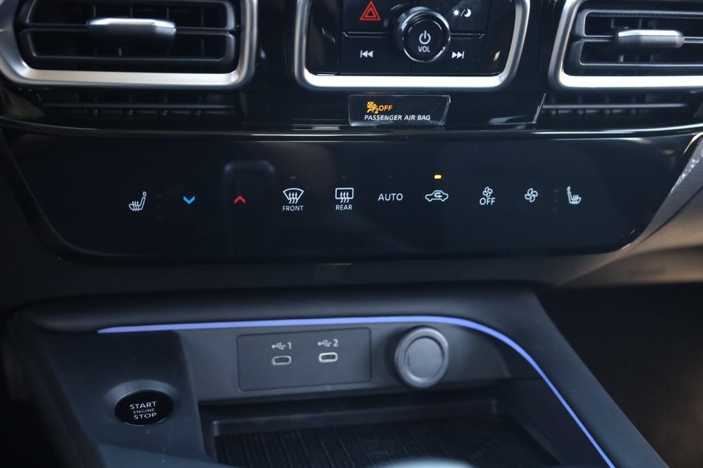 Nissan Sentra Vehicle Image 13