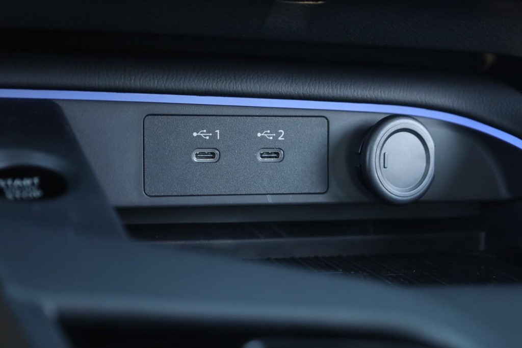 Nissan Sentra Vehicle Image 14