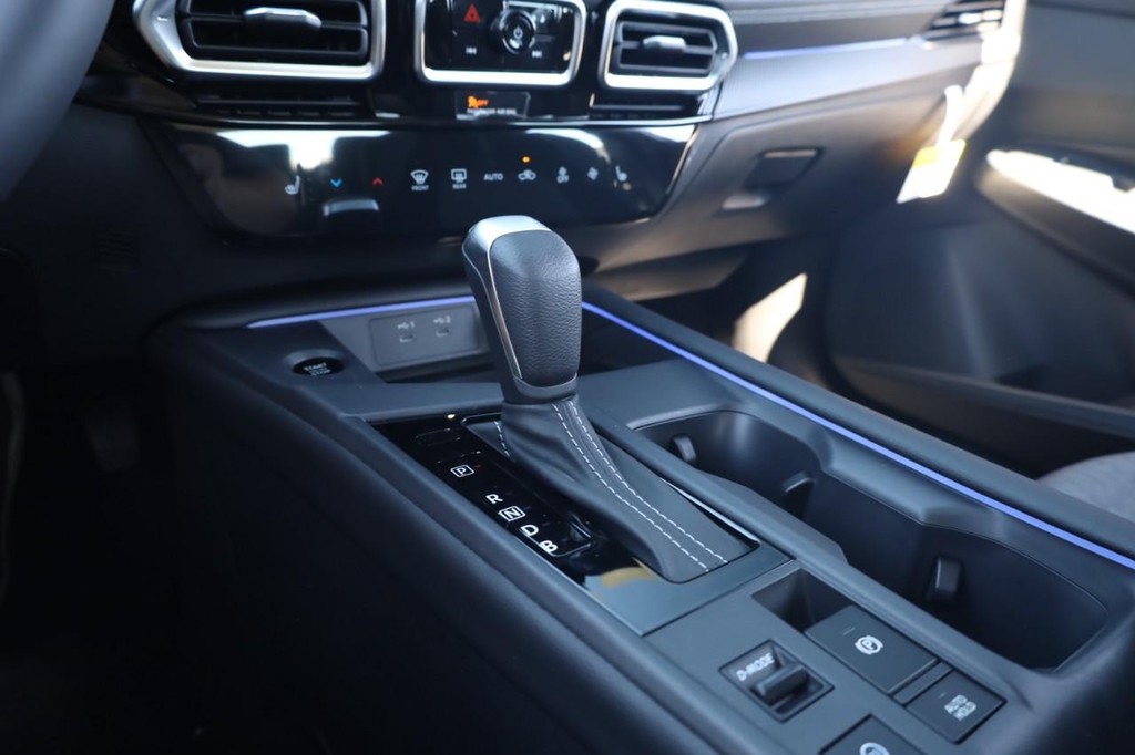 Nissan Sentra Vehicle Image 15