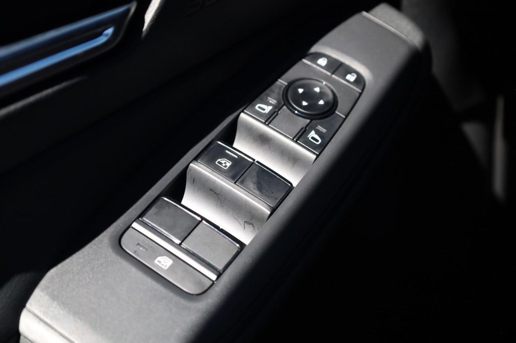 Nissan Sentra Vehicle Image 17