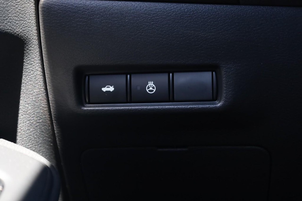 Nissan Sentra Vehicle Image 18