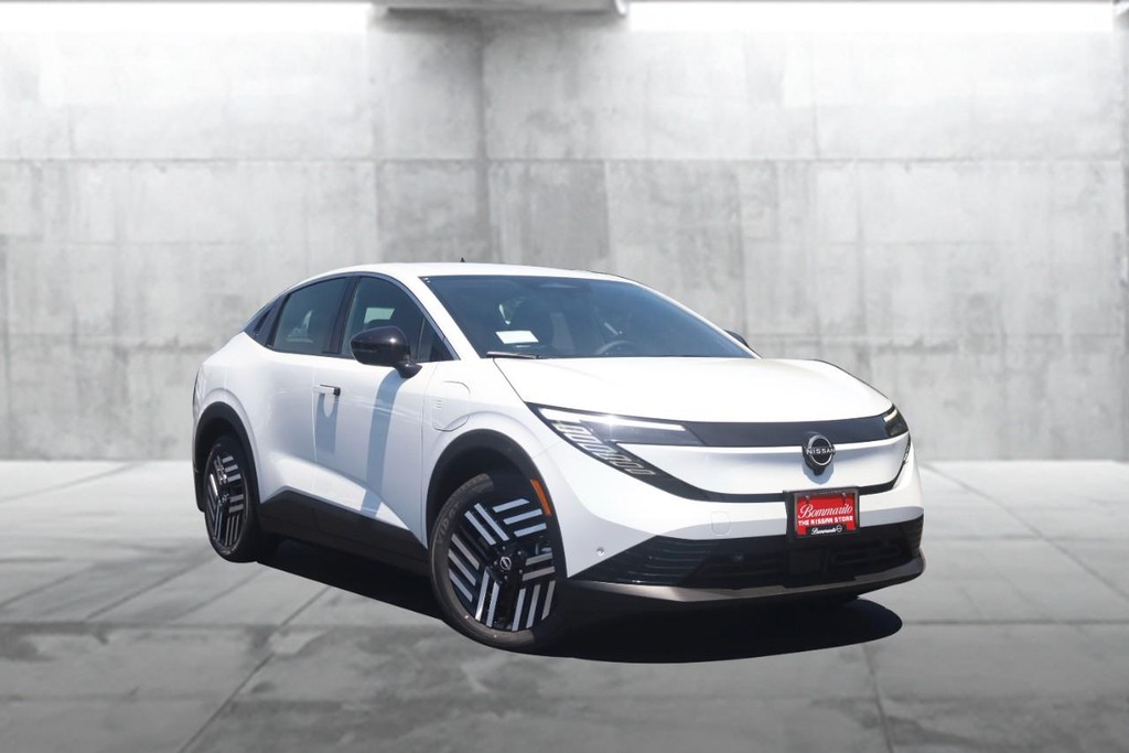 Nissan Leaf Vehicle Image 02