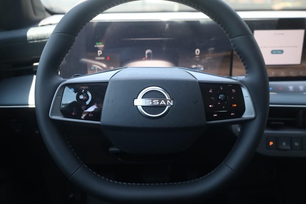 Nissan Leaf Vehicle Image 08