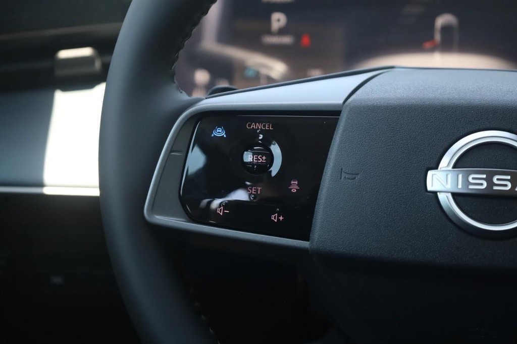 Nissan Leaf Vehicle Image 10