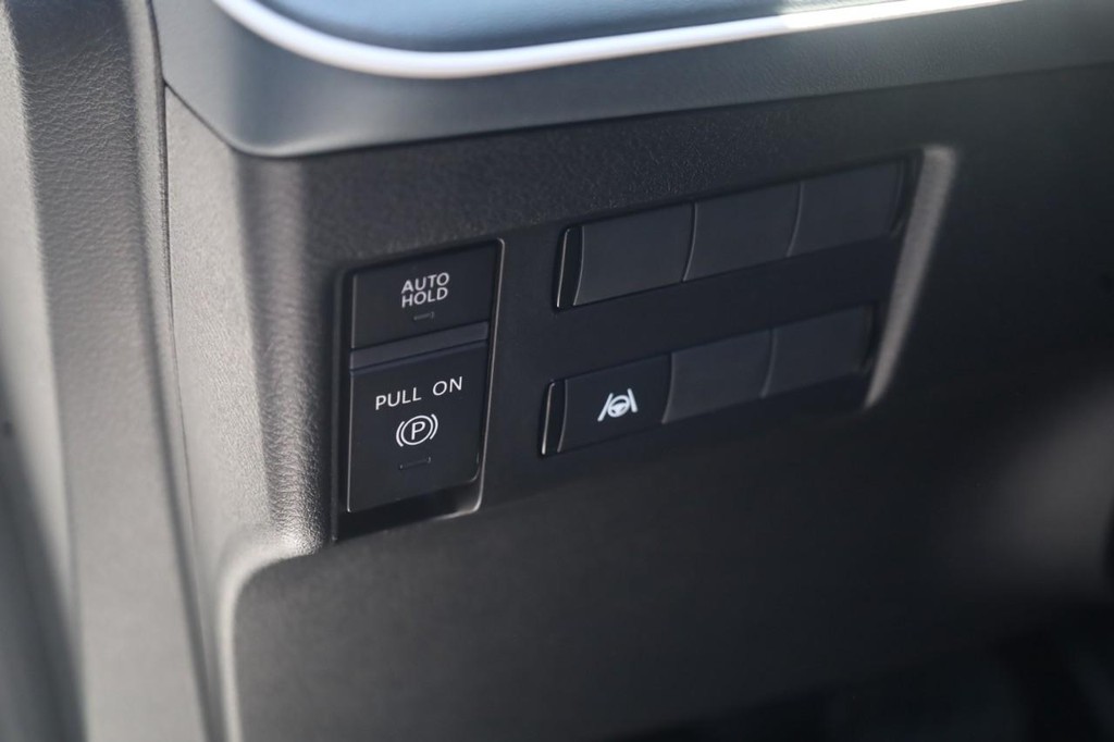Nissan Leaf Vehicle Image 12