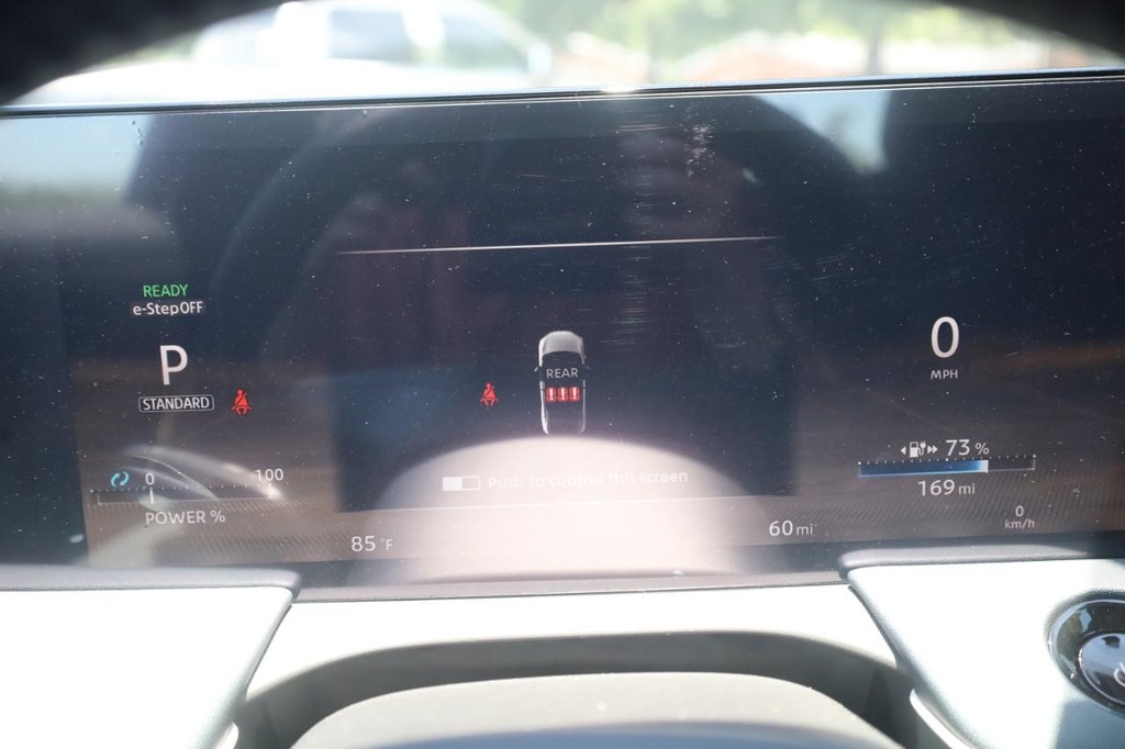 Nissan Leaf Vehicle Image 13