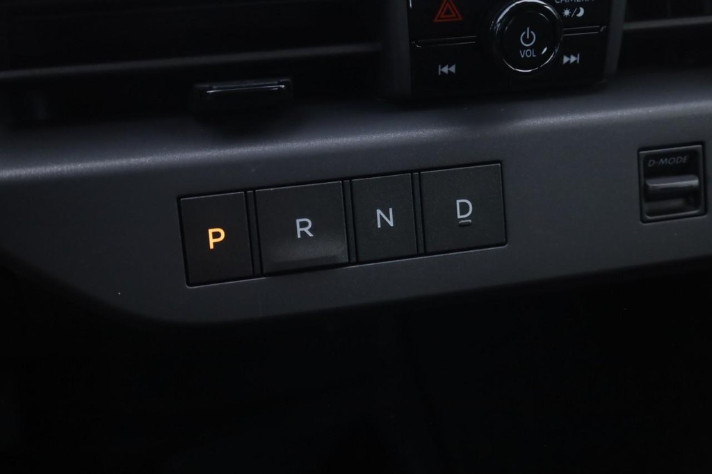 Nissan Leaf Vehicle Image 17