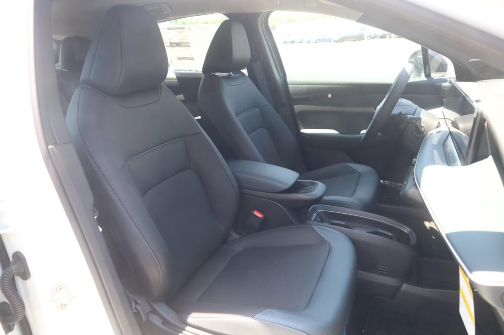 Nissan Leaf Vehicle Image 19