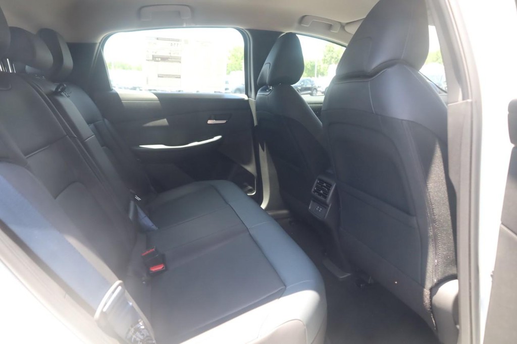 Nissan Leaf Vehicle Image 20