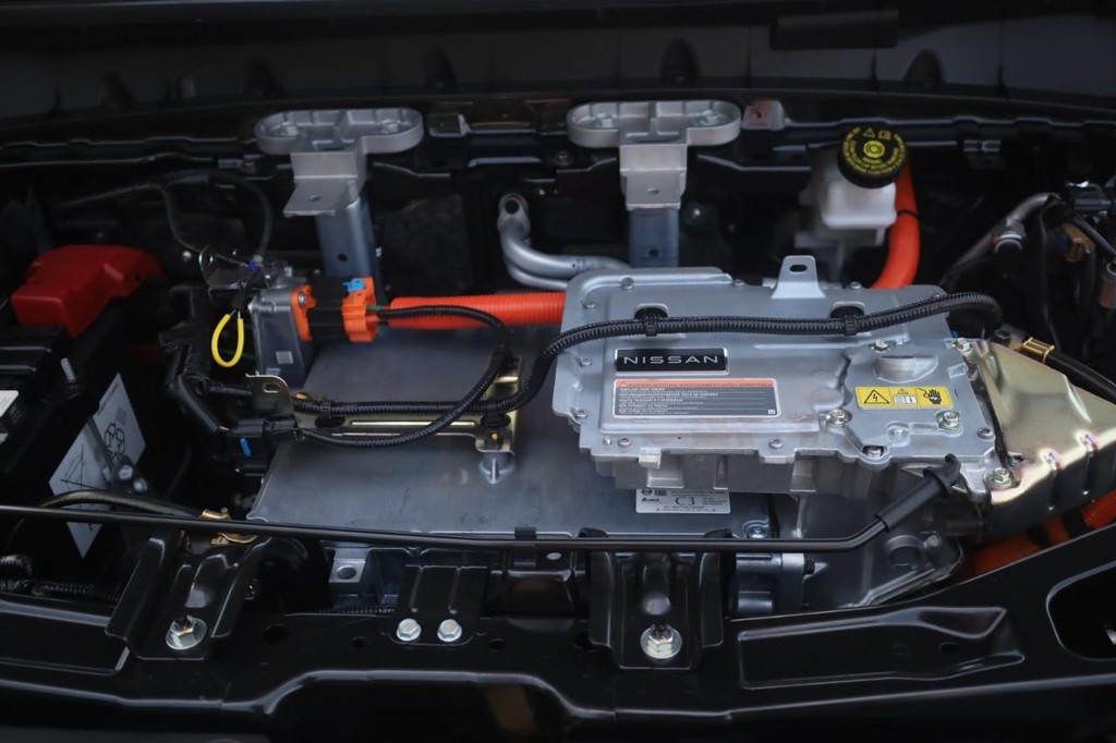 Nissan Leaf Vehicle Image 22