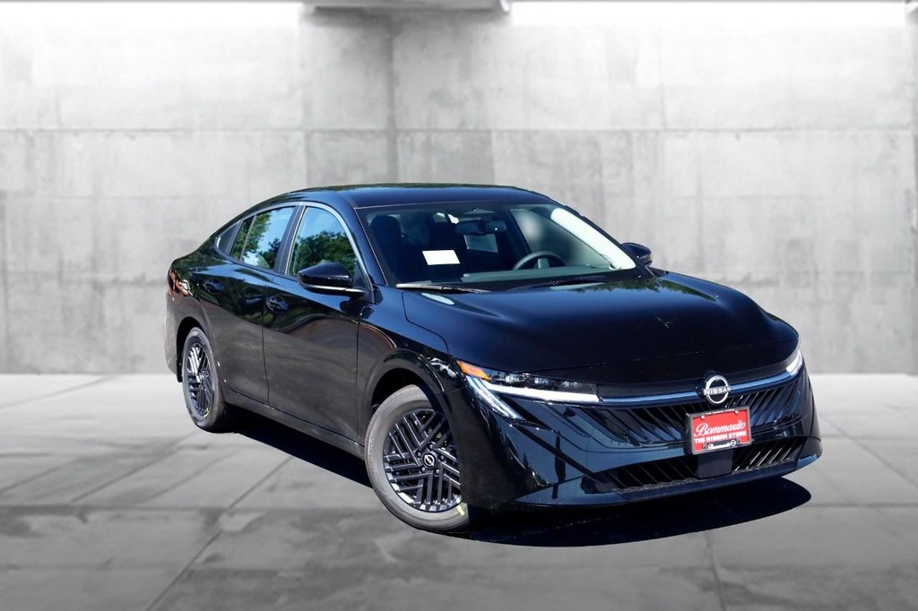 Nissan Sentra Vehicle Image 02