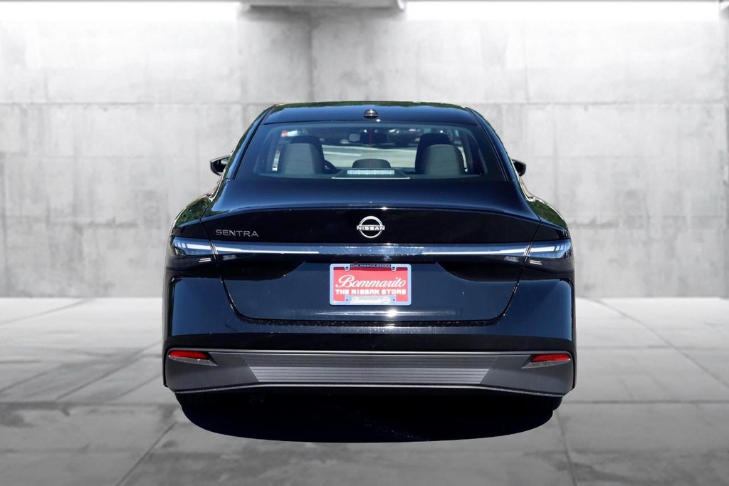Nissan Sentra Vehicle Image 06