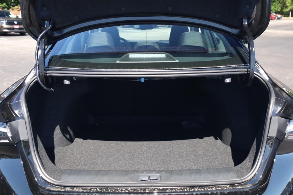 Nissan Sentra Vehicle Image 07
