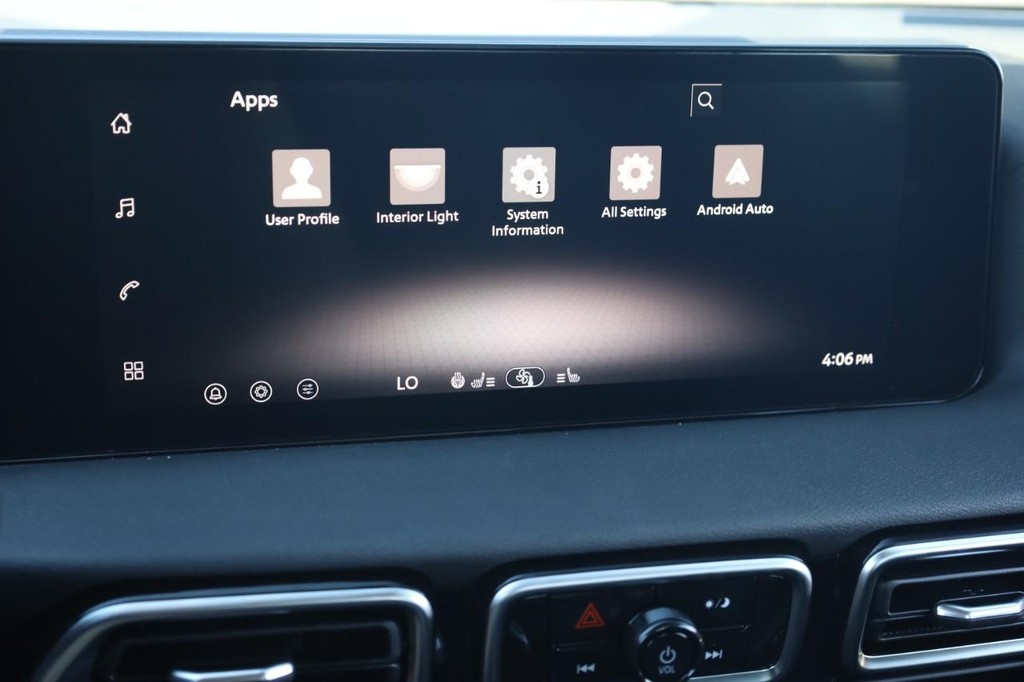 Nissan Sentra Vehicle Image 11