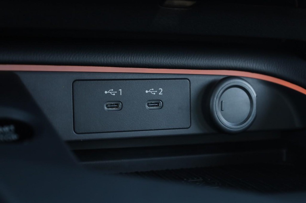 Nissan Sentra Vehicle Image 14