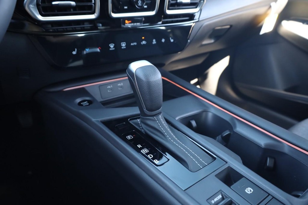 Nissan Sentra Vehicle Image 15