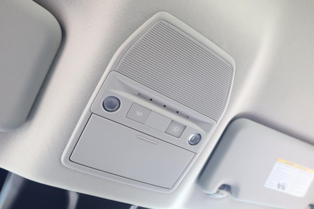 Nissan Sentra Vehicle Image 16
