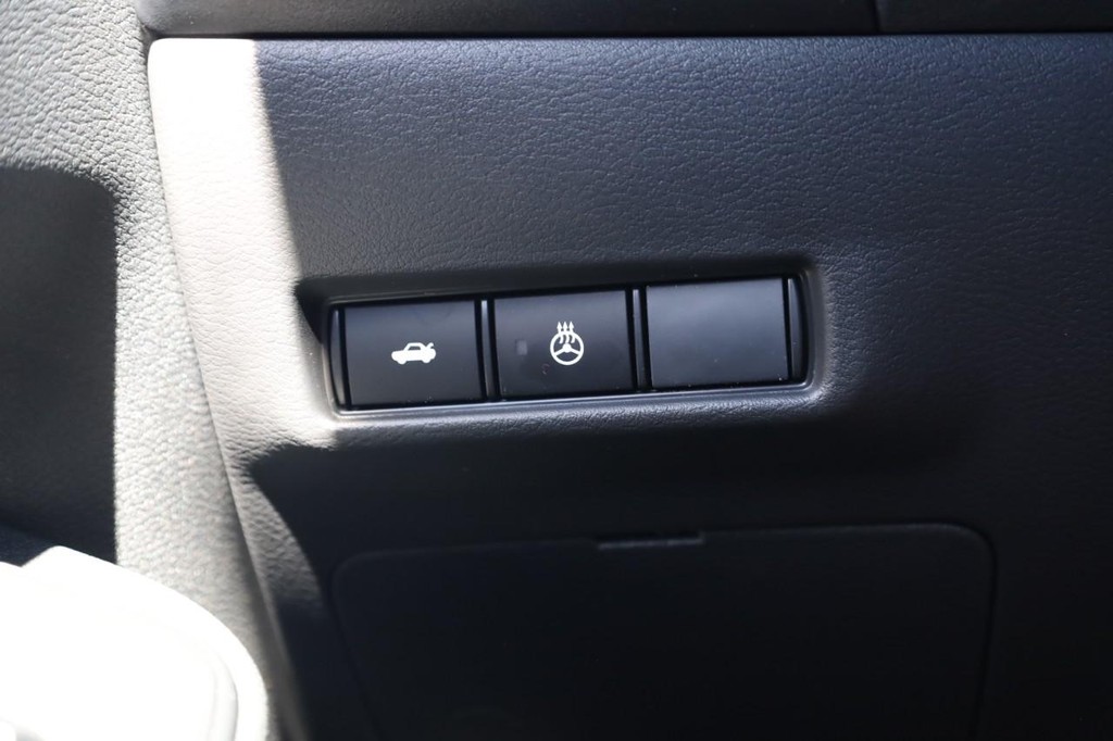 Nissan Sentra Vehicle Image 18