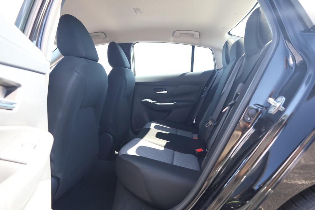 Nissan Sentra Vehicle Image 20