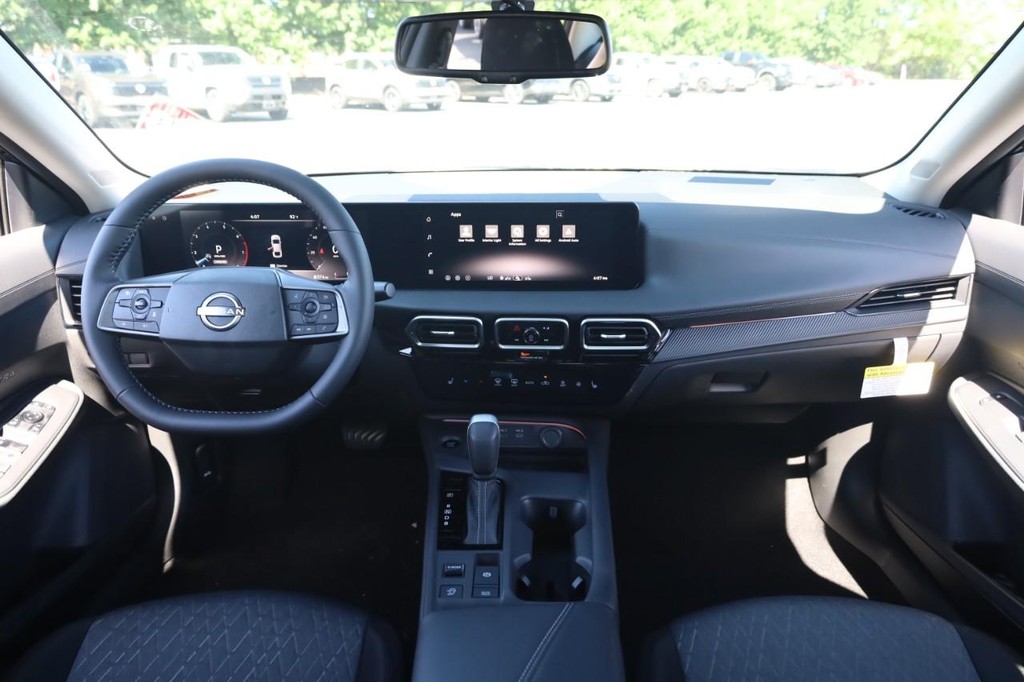 Nissan Sentra Vehicle Image 21